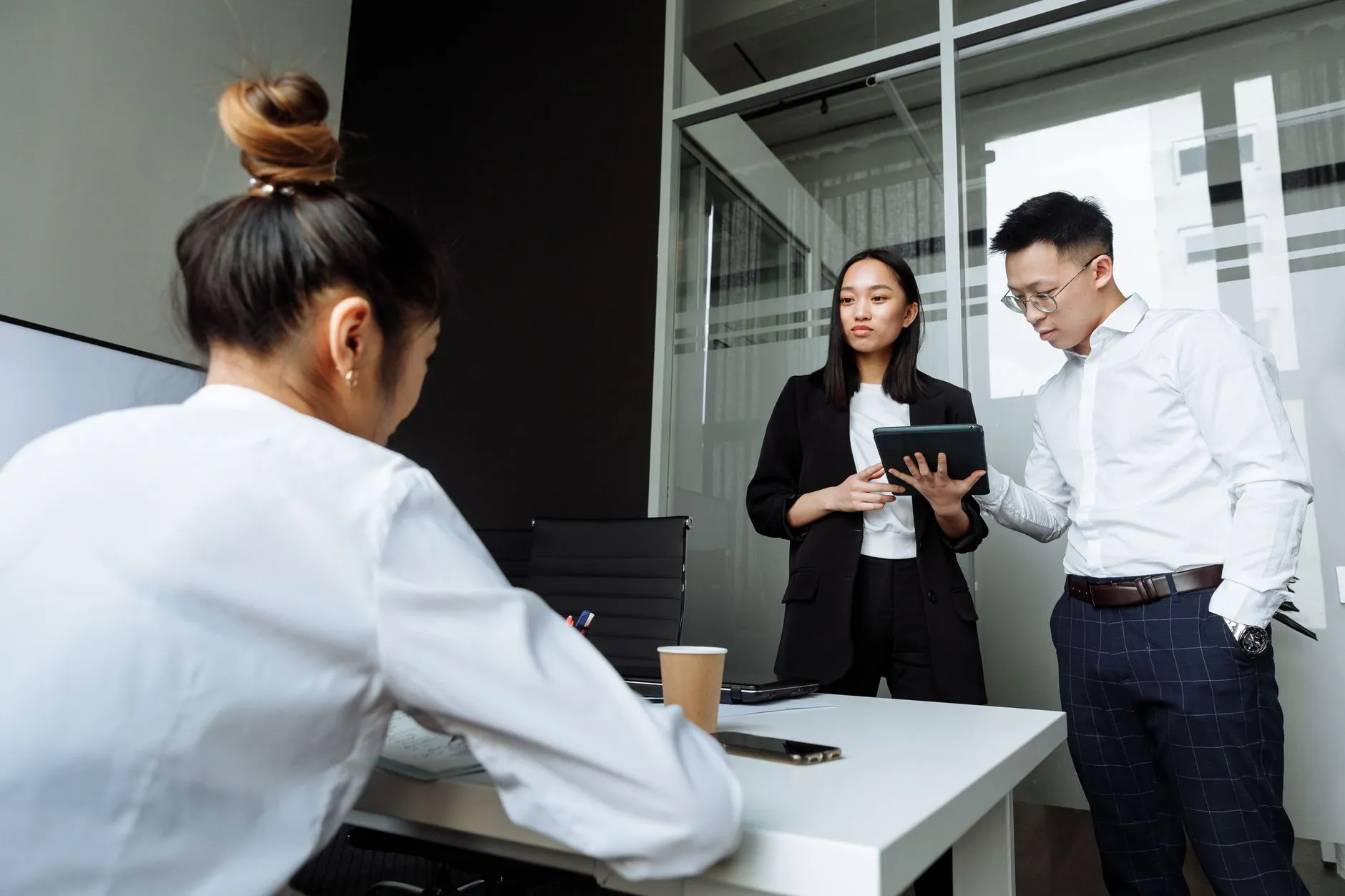 海口堪污网络光纤布线工程:从机柜整理到接地系统的标准化方案
